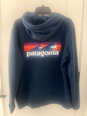 Patagonia Navy Blue Pullover Hoodie with Subtle Heather Detail